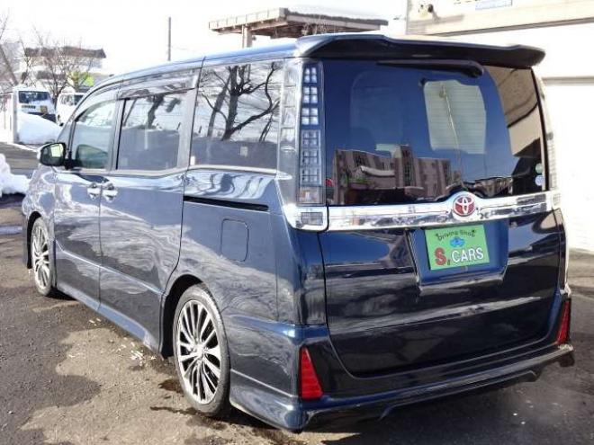 ヴォクシー2.0 ZS 煌II 4WD　本州車　保証1年/走行距離無制限　4WD　ローダウン　両側パワースライドドア　純正9インチナビ　バックカメラ　ビルトインETC　社外18インチアルミホイール　アイドリングストップ　スマートキー　LEDヘッドライト 2000