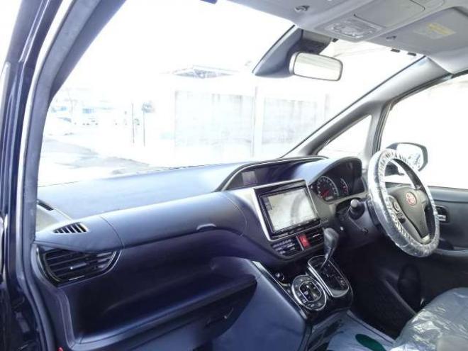 ヴォクシー2.0 ZS 煌II 4WD　本州車　保証1年/走行距離無制限　4WD　ローダウン　両側パワースライドドア　純正9インチナビ　バックカメラ　ビルトインETC　社外18インチアルミホイール　アイドリングストップ　スマートキー　LEDヘッドライト 2000