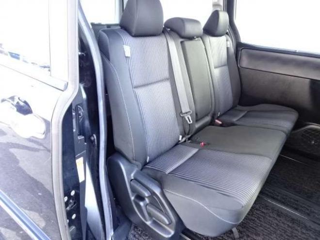 ヴォクシー2.0 ZS 煌II 4WD　本州車　保証1年/走行距離無制限　4WD　ローダウン　両側パワースライドドア　純正9インチナビ　バックカメラ　ビルトインETC　社外18インチアルミホイール　アイドリングストップ　スマートキー　LEDヘッドライト 2000