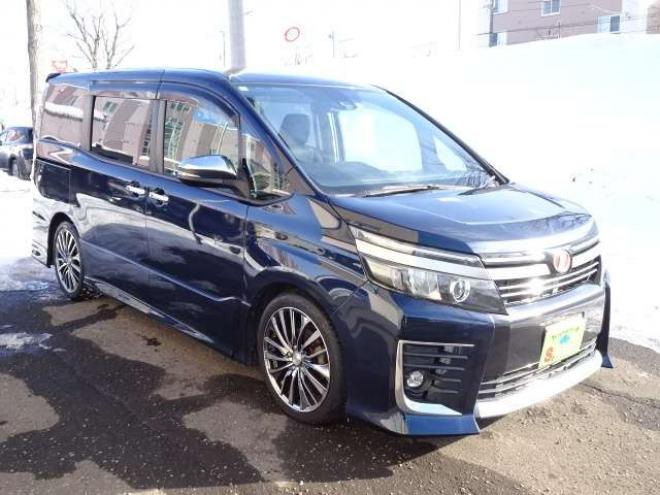 ヴォクシー2.0 ZS 煌II 4WD　本州車　保証1年/走行距離無制限　4WD　ローダウン　両側パワースライドドア　純正9インチナビ　バックカメラ　ビルトインETC　社外18インチアルミホイール　アイドリングストップ　スマートキー　LEDヘッドライト 2000