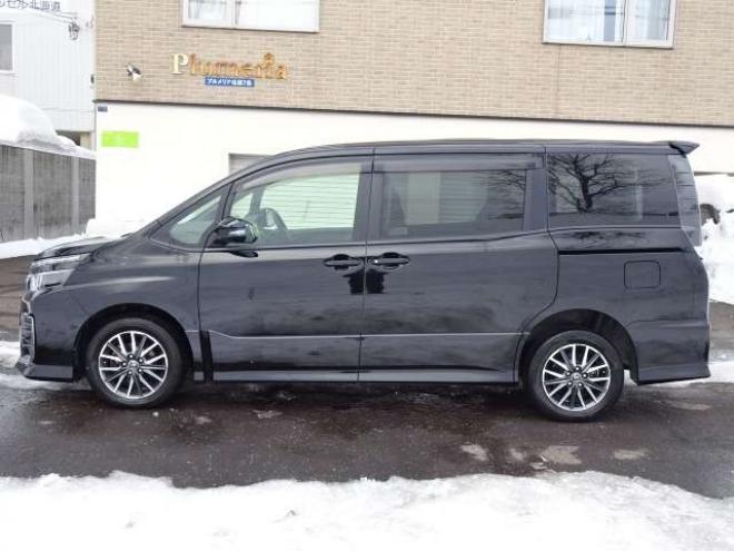 ヴォクシー2.0 ZS 4WD　本州車　保証1年/走行距離無制限　4WD　8人乗　両側パワースライドドア　純正エンジンスターター　アルパイン10インチナビ　純正16インチアルミホイール　アイドリングストップ　スマートキー　ドライブレコーダー 2000