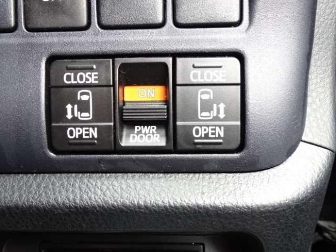 ヴォクシー2.0 ZS 4WD　本州車　保証1年/走行距離無制限　4WD　8人乗　両側パワースライドドア　純正エンジンスターター　アルパイン10インチナビ　純正16インチアルミホイール　アイドリングストップ　スマートキー　ドライブレコーダー 2000