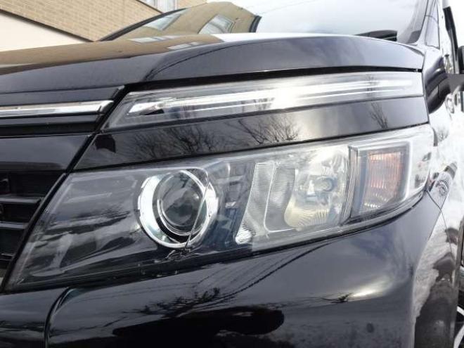 ヴォクシー2.0 ZS 4WD　本州車　保証1年/走行距離無制限　4WD　8人乗　両側パワースライドドア　純正エンジンスターター　アルパイン10インチナビ　純正16インチアルミホイール　アイドリングストップ　スマートキー　ドライブレコーダー 2000