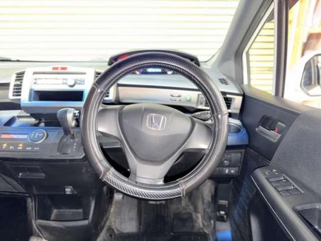 フリードスパイク1.5 G ジャストセレクション 4WD　防錆塗装4WDスマキーCDオーディオETC 1500