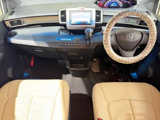 フリードスパイク1.5 G ジャストセレクション 4WD　防錆塗装4WDTVナビBカメETC夏冬タイヤ 1500