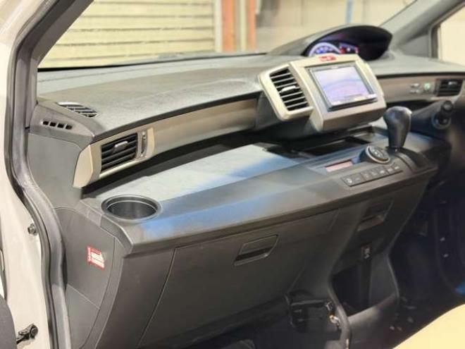 フリードスパイク1.5 G ジャストセレクション 4WD　防錆塗装4WDTVナビBカメETC夏冬タイヤ 1500