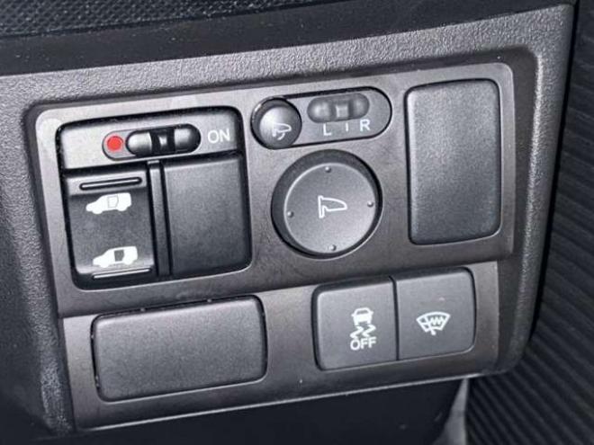 フリードスパイク1.5 G ジャストセレクション 4WD　防錆塗装4WDTVナビBカメETC夏冬タイヤ 1500