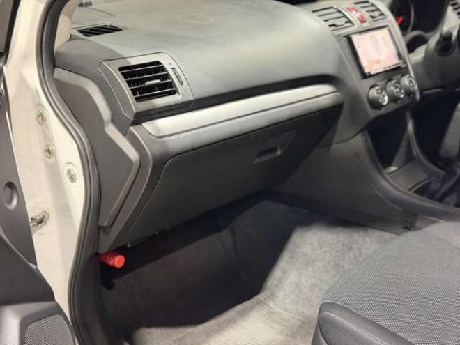 インプレッサスポーツ 1.6 i 4WD　防錆塗装4WDTVナビBカメETC夏冬タイヤ 1600