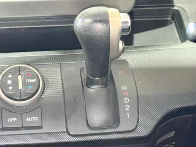 フリードスパイク1.5 G ジャストセレクション 4WD　防錆塗装4WDTVナビBカメ 1500