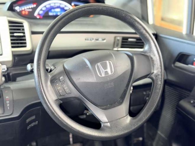 フリードスパイク1.5 G ジャストセレクション 4WD　防錆塗装4WDTVナビBカメ 1500