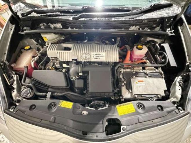 プリウス1.8 S　防錆塗装TVナビBカメ 2WD 1800