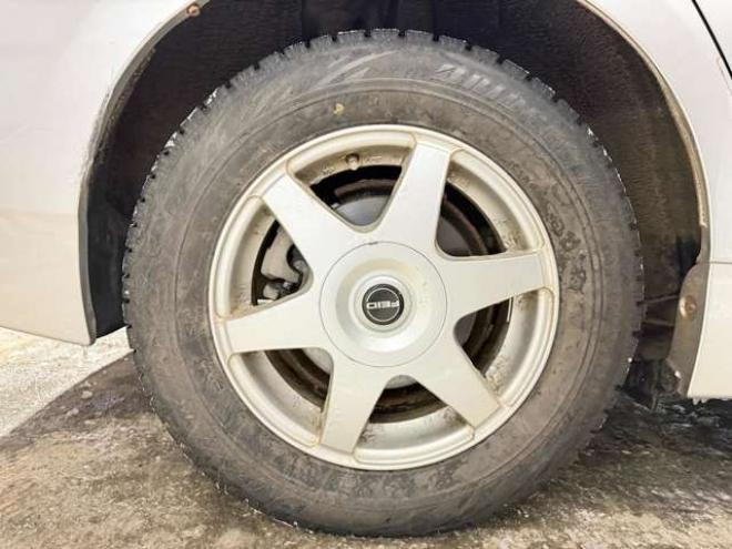 プリウス1.8 S　防錆塗装TVナビBカメ 2WD 1800