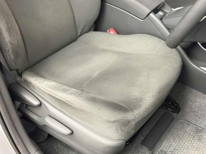 プリウス1.8 S　防錆塗装TVナビBカメ 2WD 1800