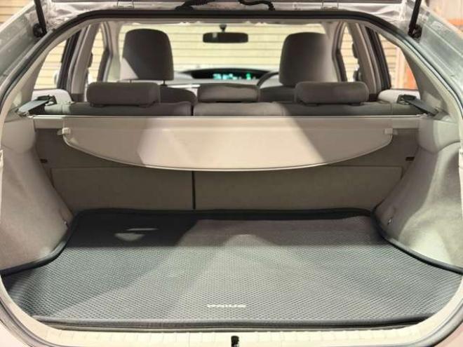 プリウス1.8 S　防錆塗装TVナビBカメ 2WD 1800