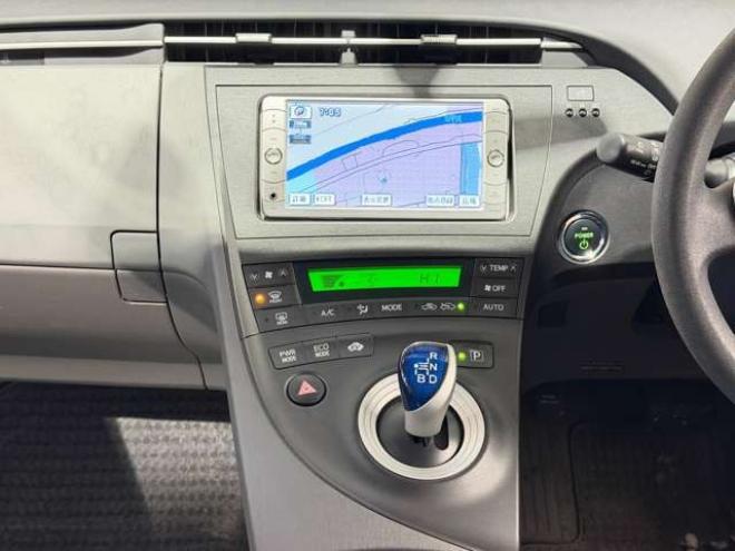 プリウス1.8 S　防錆塗装TVナビBカメ 2WD 1800