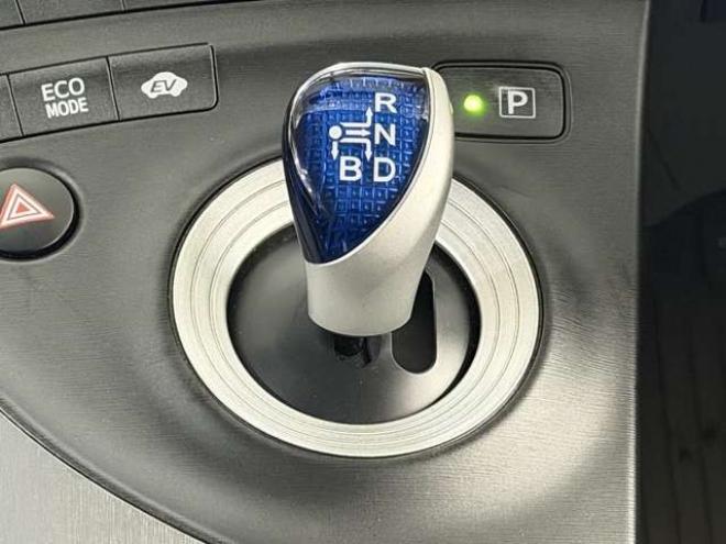 プリウス1.8 S　防錆塗装TVナビBカメ 2WD 1800