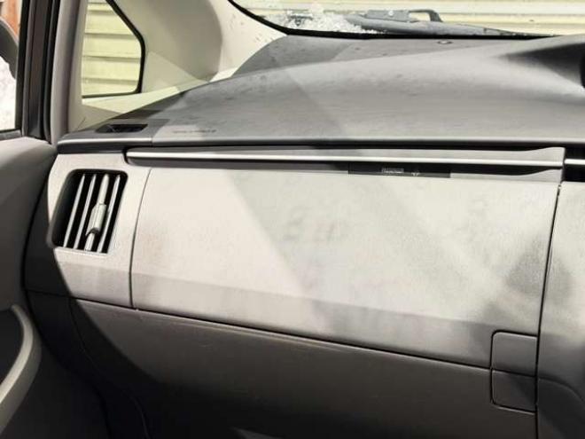 プリウス1.8 S　防錆塗装TVナビBカメ 2WD 1800