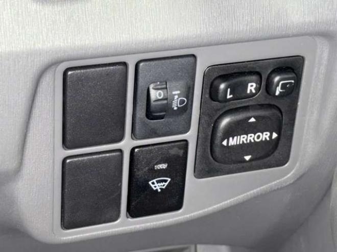 プリウス1.8 S　防錆塗装TVナビBカメ 2WD 1800