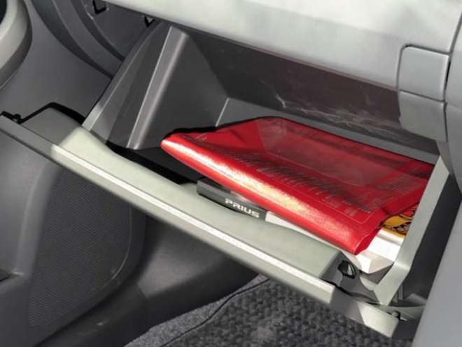 プリウス1.8 S　防錆塗装TVナビBカメ 2WD 1800