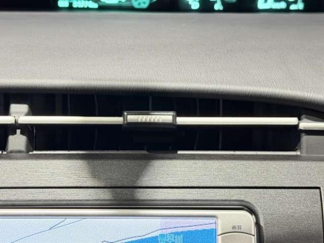 プリウス1.8 S　防錆塗装TVナビBカメ 2WD 1800