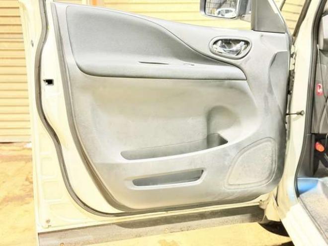 セレナ2.0 ハイウェイスター Vセレクション+Safety 4WD　防錆塗装4WDTVナビBカメエンスタ夏冬タイヤ 2000