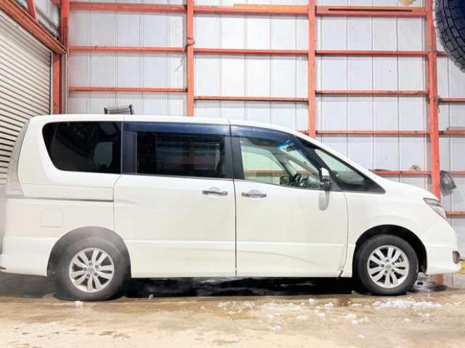 セレナ2.0 ハイウェイスター Vセレクション+Safety 4WD　防錆塗装4WDTVナビBカメエンスタ夏冬タイヤ 2000