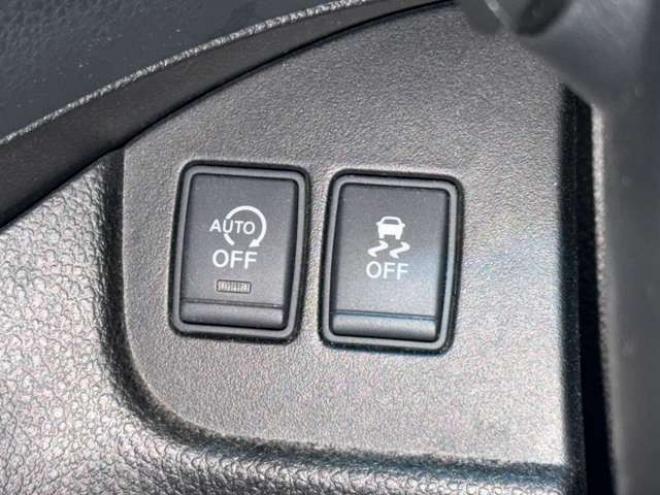 セレナ2.0 20X 4WD　防錆塗装4WDTVナビBカメETC後席モニタ 2000