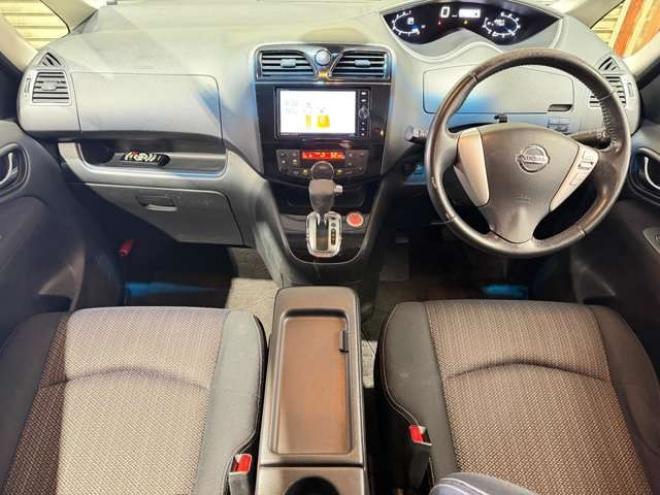 セレナ2.0 ハイウェイスター Vセレクション+Safety 4WD　防錆塗装4WD1オナTVナビBカメ後席モニタエンスタ夏冬タイヤ 2000