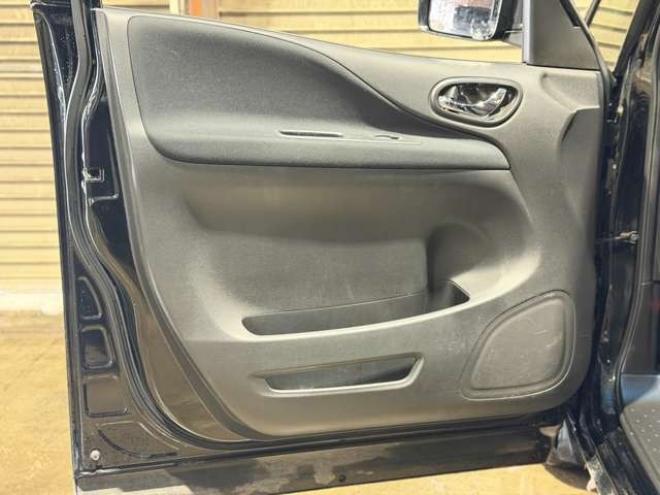 セレナ2.0 ハイウェイスター Vセレクション+Safety 4WD　防錆塗装4WD1オナTVナビBカメ後席モニタエンスタ夏冬タイヤ 2000