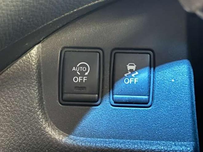 セレナ2.0 ハイウェイスター Vセレクション+Safety 4WD　防錆塗装4WD1オナTVナビBカメ後席モニタエンスタ夏冬タイヤ 2000