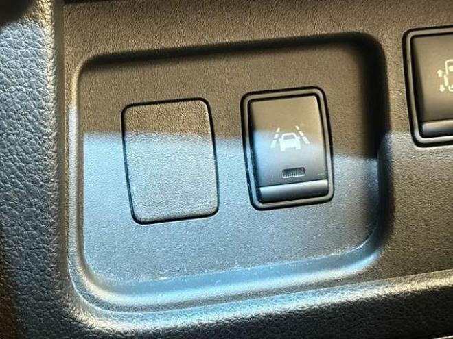 セレナ2.0 ハイウェイスター Vセレクション+Safety 4WD　防錆塗装4WD1オナTVナビBカメ後席モニタエンスタ夏冬タイヤ 2000