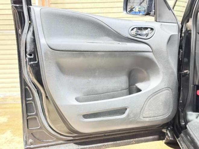 セレナ2.0 ライダー 4WD　防錆塗装4WDTVナビBカメETC後席モニタ 2000