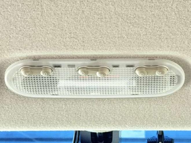 セレナ2.0 20S 4WD　防錆塗装4WDキーレスTVナビBカメ夏冬タイヤETC 2000