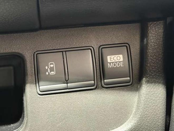 セレナ2.0 ハイウェイスター 4WD　防錆塗装4WDTVナビBカメ 2000