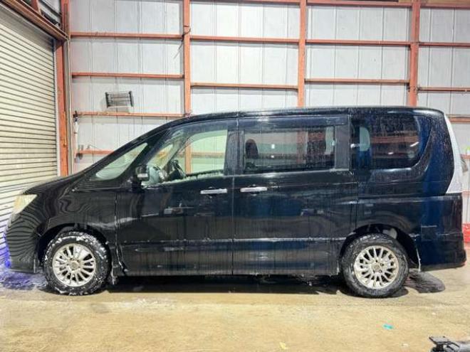 セレナ2.0 ハイウェイスター 4WD　防錆塗装4WDTVナビBカメ 2000