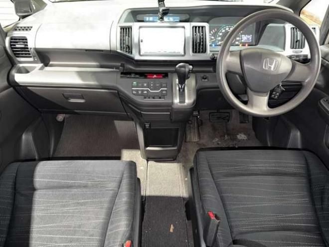 ステップワゴン2.0 G HIDエディション 4WD　防錆塗装4WDキーレスTVナビBカメエンスタ 2000