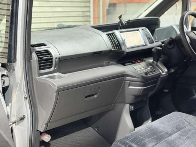 ステップワゴン2.0 G HIDエディション 4WD　防錆塗装4WDキーレスTVナビBカメエンスタ 2000