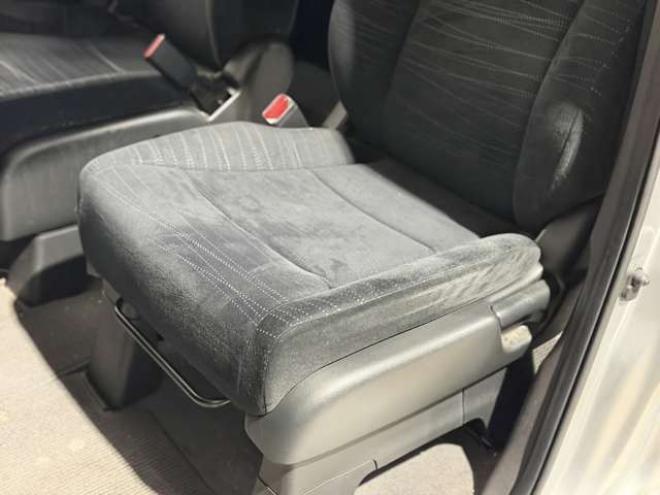 ステップワゴン2.0 G HIDエディション 4WD　防錆塗装4WDキーレスTVナビBカメエンスタ 2000