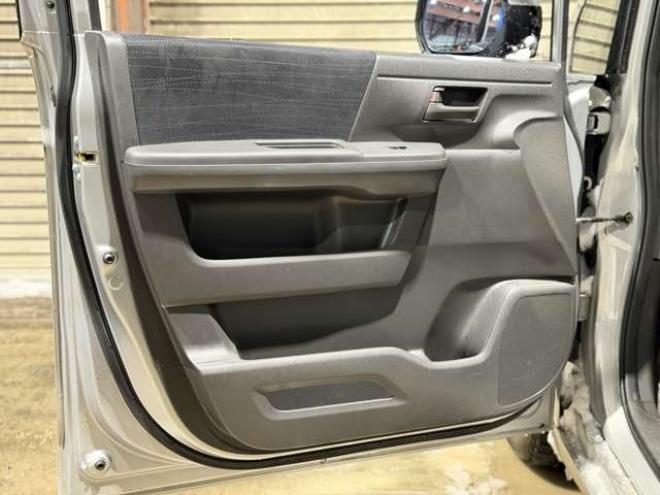 ステップワゴン2.0 G HIDエディション 4WD　防錆塗装4WDキーレスTVナビBカメエンスタ 2000