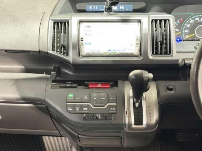 ステップワゴン2.0 G HIDエディション 4WD　防錆塗装4WDキーレスTVナビBカメエンスタ 2000