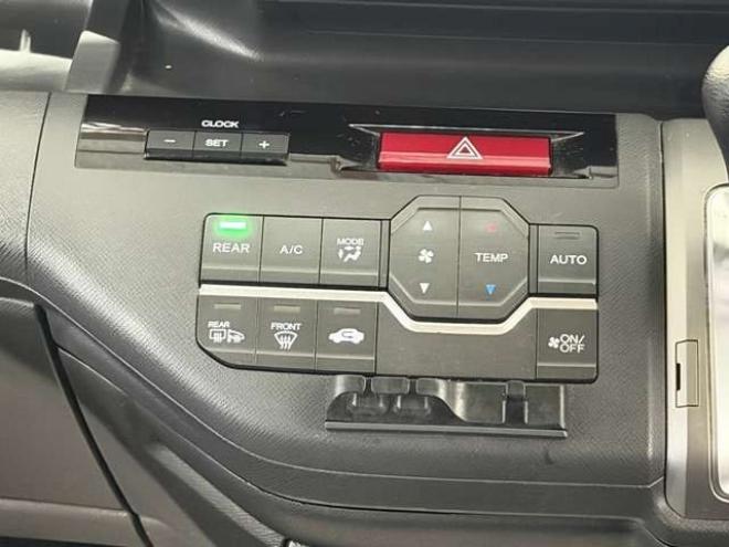 ステップワゴン2.0 G HIDエディション 4WD　防錆塗装4WDキーレスTVナビBカメエンスタ 2000