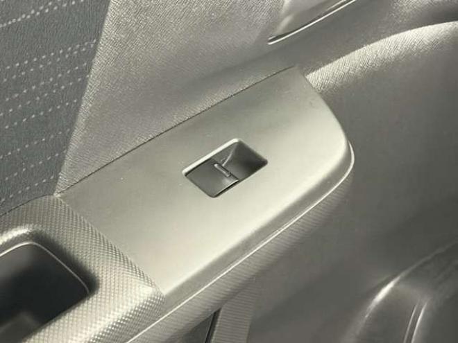 ステップワゴン2.0 G HIDエディション 4WD　防錆塗装4WDキーレスTVナビBカメエンスタ 2000