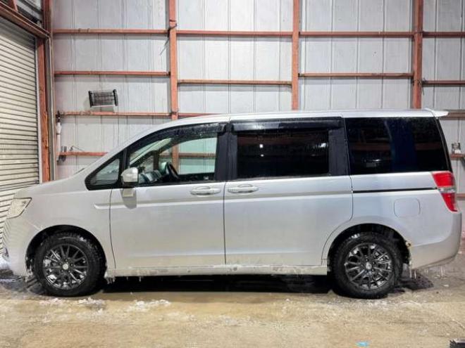 ステップワゴン2.0 G HIDエディション 4WD　防錆塗装4WDキーレスTVナビBカメエンスタ 2000