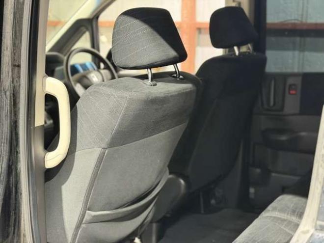 ステップワゴン2.0 L 4WD　防錆塗装4WDTVナビBカメ後席モニタ 2000