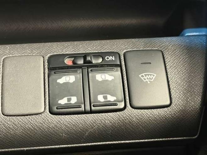 ステップワゴン2.0 L 4WD　防錆塗装4WDTVナビBカメ後席モニタ 2000