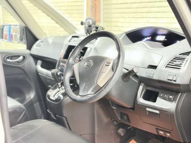 セレナ2.0 ハイウェイスター 4WD　防錆塗装4WDスマキー 2000