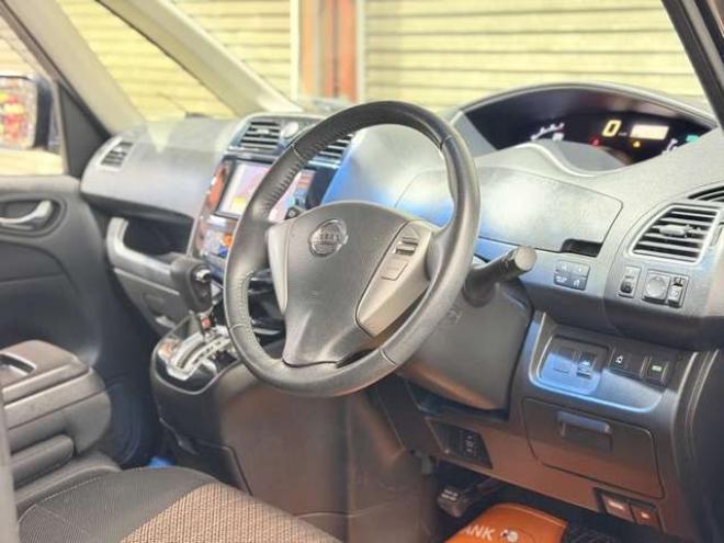 セレナ2.0 ハイウェイスター 4WD　防錆塗装4WDTVナビ 2000