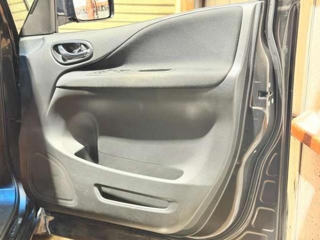 セレナ2.0 ハイウェイスター 4WD　防錆塗装4WDTVナビ 2000