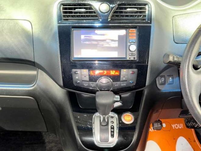 セレナ2.0 ハイウェイスター 4WD　防錆塗装4WDTVナビ 2000