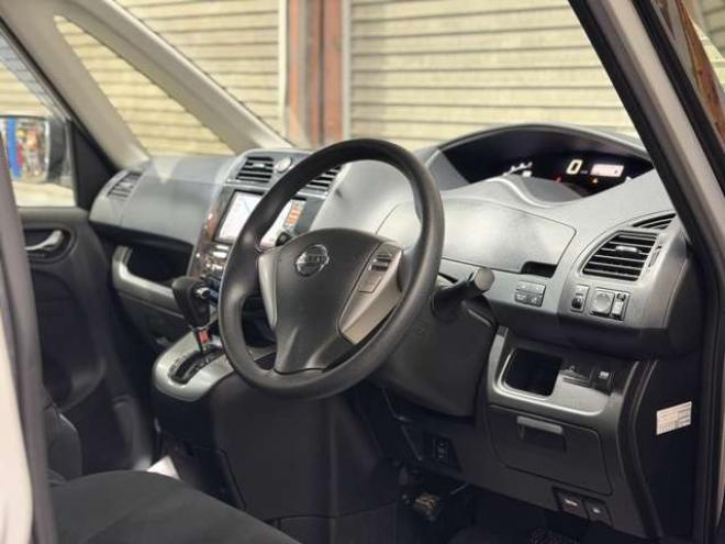 セレナ2.0 20X 4WD　防錆塗装4WDTVナビBカメETCエンスタ 2000